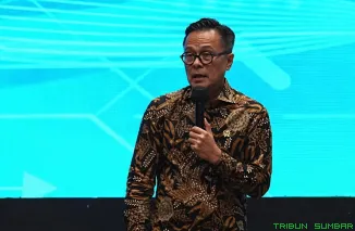 Kepala BP BUMN Dony Oskaria memaparkan visi ekonomi Presiden Prabowo Subianto yang menitikberatkan pada ketahanan pangan, energi, dan penguatan sumber daya manusia dalam sebuah acara di Jakarta. (Foto: Ist)