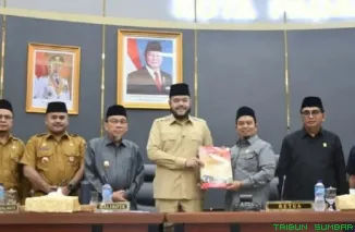 DPRD Padang menggelar rapat paripurna LKPj 2025 dengan sorotan pada optimalisasi PAD dan efisiensi anggaran daerah. (Foto: Ist)