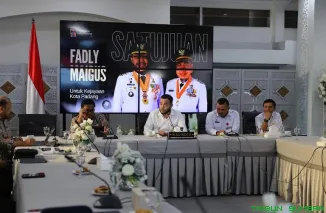 Wali Kota Padang Fadly Amran menerima kunjungan Kepala BWS V Naryo Widodo untuk membahas sinkronisasi program penanganan sungai terdampak bencana di Gedung Putih, Rabu (22/4/2026). (Foto: Ist)