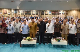 Wali Kota Padang Fadly Amran menyambut tim penilai dari Bappenas, Kemenkes, dan AIIB dalam kunjungan penilaian pengembangan RSUP Dr. M. Djamil menjadi rumah sakit pendidikan di Padang. (Foto: Ist)