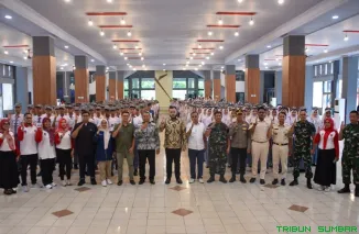 Wali Kota Padang Fadly Amran membuka seleksi calon Paskibraka tingkat Kota Padang di Gedung Bagindo Aziz Chan Youth Center, Sabtu (4/4/2026). (Foto: Ist)