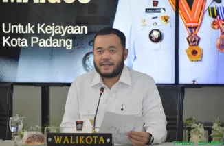 Wali Kota Padang Fadly Amran mengikuti forum Reboan bersama Kementerian Dalam Negeri Republik Indonesia secara daring dari Rumah Dinas Wali Kota Padang, Rabu (29/4/2026). (Foto: Ist)