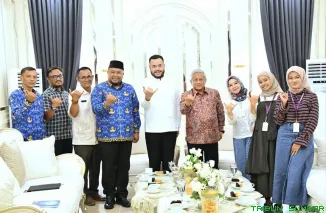 Wali Kota Padang Fadly Amran menerima kunjungan Komisaris Utama Bank Mega Syariah Mohammad Nuh di kediaman resmi. (Foto: Ist)