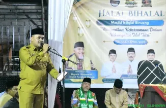 Penjabat Sekretaris Daerah Kota Padang Raju Minropa menghadiri Halal Bihalal 1447 Hijriah di Masjid Istiqlal Binuang, Kecamatan Pauh, Kota Padang. (Foto: Ist)