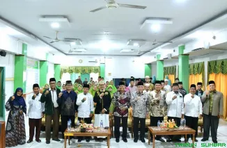 Wakil Wali Kota Padang Maigus Nasir saat menghadiri sekaligus menjadi penceramah dalam kegiatan Halal Bihalal PCNU Kota Padang di Aula Kementerian Agama, Minggu (5/4/2026). (Foto: Ist)