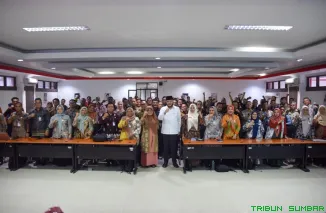 Wali Kota Padang Fadly Amran saat menjadi narasumber dalam Pelatihan Kepemimpinan Administrator (PKA) di Bukittinggi, Kamis (23/4/2026). (Foto: Ist)