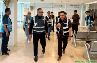 Direksi PT Integrasi Aviasi Solusi melakukan monitoring pelayanan jemaah calon haji di bandara embarkasi, memastikan kelancaran proses keberangkatan Haji 2026. (Foto: Ist)