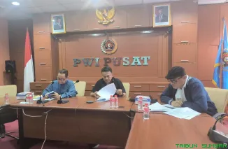 Tim Penyelaras PWI Pusat menggelar rapat final secara hybrid di Jakarta, Senin (27/4/2026). (Foto: Ist)
