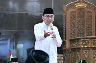 Wakil Wali Kota Padang Maigus Nasir menghadiri tabligh akbar subuh di Masjid Raya Andalas bersama Ustadz Tgk. Habibi An Nawawi yang diikuti ratusan jemaah. (Foto: Ist)