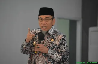 Wakil Wali Kota Padang Maigus Nasir memimpin rapat koordinasi penanganan Anak Tidak Sekolah (ATS) guna menekan angka putus sekolah di Kota Padang. (Foto: Ist)