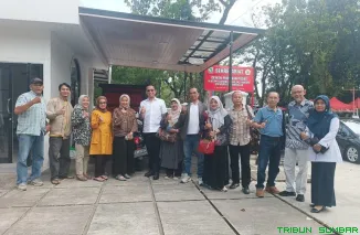 Rapat persiapan Mubes IKA FH Unand digelar di Komplek GOR Agus Salim Padang. (Foto: Ist)