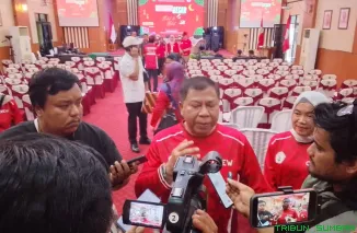 Suasana Musyawarah Besar (Mubes) IKA FHUA 2026 di Padang yang menetapkan Dr. Prim Hariyadi kembali sebagai Ketua Umum secara aklamasi, dengan fokus ke depan membangun sekretariat permanen organisasi. (Foto: Ist)
