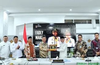 Wakil Wali Kota Padang Maigus Nasir menerima kunjungan tim lintas kementerian dalam pembahasan program digitalisasi bansos di kediaman resmi Wali Kota Padang, Jumat (24/4/2026). (Foto: Ist)