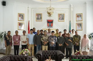 Wakil Wali Kota Padang Maigus Nasir menerima audiensi LPPM UIN Imam Bonjol Padang terkait rencana pelaksanaan KKN 2026 di Balai Kota Aie Pacah. (Foto: Ist)