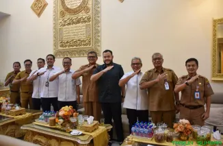 Wali Kota Padang Fadly Amran menerima kunjungan Kepala BPJS Ketenagakerjaan Cabang Padang Afrialdi, Senin (27/4/2026). (Foto: Ist)