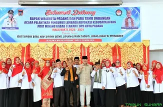 Pelantikan pengurus DPD LAKAM Kota Padang masa bakti 2026--2031 di Palanta Kediaman Resmi Wali Kota Padang, Sabtu (25/4/2026). (Foto: Ist)