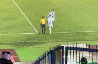 Kondisi rumput Stadion H. Agus Salim tetap prima tanpa genangan air saat hujan deras dalam laga Semen Padang FC melawan Persib Bandung. (Foto: Ist)