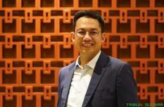 Anggota Panitia Seleksi Yuliandre Darwis menyampaikan pembukaan seleksi Direktur Utama antarwaktu LPP TVRI periode 2023--2028 di Jakarta, Rabu (22/4/2026). (Foto: Ist)