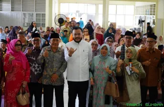 Wali Kota Padang Fadly Amran menghadiri kegiatan halalbihalal Persatuan Warga Sungayang di Aula Disnakertrans Sumbar, Minggu (5/4/2026). (Foto: Ist)