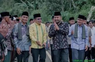 Anggota DPR RI Zigo Rolanda menghadiri Alek Kapalo Banda di Nagari Batipuh Baruah, Tanah Datar, sekaligus meninjau kondisi infrastruktur pascabencana, Sabtu (4/4/2026). (Foto: Ist)