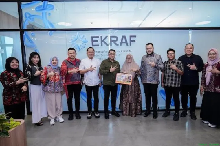 Wali Kota Padang Fadly Amran didampingi Wakil Ketua DPRD Sumbar Nanda Satria saat melakukan audiensi bersama Menteri Ekonomi Kreatif Teuku Riefky Harsya di Kantor Kementerian Ekraf, Jakarta, Kamis (7/5/2026). (Foto: Ist)