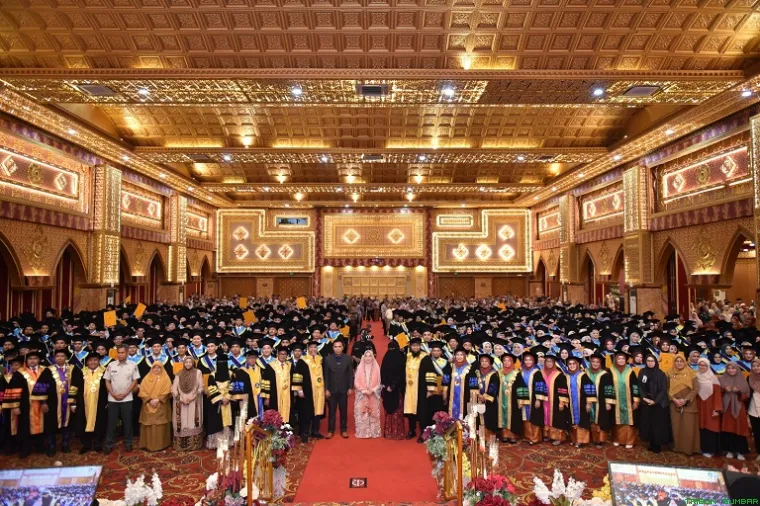 Acara Wisuda Periode II Tahun Akademik 2025/2026 di UPI Convention Center, Padang, Kamis (21/5/2026). (Foto: Ist)