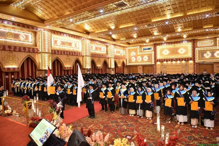 Acara Wisuda Periode II Tahun Akademik 2025/2026 di UPI Convention Center, Padang, Kamis (21/5/2026). (Foto: Ist)