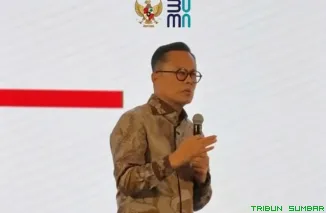 Kepala BP BUMN sekaligus COO Danantara Indonesia, Dony Oskaria, memberikan pemaparan mengenai standar kepemimpinan di hadapan para peserta Director Onboarding Program di Jakarta, Kamis (21/5/2026). (Foto: Ist)