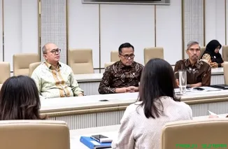COO Danantara Indonesia, Dony Oskaria, bersama CEO Danantara Indonesia Rosan Roeslani rapat strategis pembentukan BUMN ekspor nasional di Jakarta, Senin (25/5/2026). (Foto: Ist)