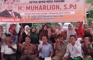 Ketua DPRD Padang, Muharlion saat menggelar reses Masa Sidang III Tahun 2026 di sejumlah wilayah Kota Padang untuk menyerap aspirasi masyarakat. (Foto: Ist)