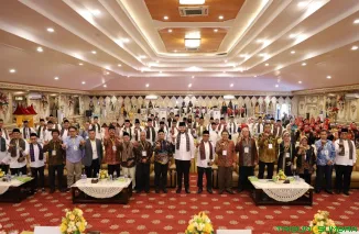 Wali Kota Padang sekaligus Ketua Umum IKTD Sumatera Barat, Fadly Amran, memberikan sambutan pada Rapat Kerja IKTD Sumbar di Aula Universitas Baiturrahmah, Jumat (1/5/2026). (Foto: Ist)