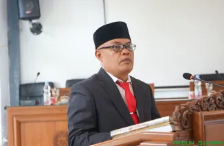 Ketua Bapemperda DPRD Limapuluh Kota, Pen Yul Hasni memaparkan hasil kajian Rancangan Peraturan Daerah (Ranperda) Ketenteraman dan Ketertiban Umum di ruang rapat gedung DPRD setempat, Rabu (13/3/2026). (Foto: Ist)