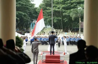 Bupati Solok Selatan, H. Khairunas, memberikan pengarahan usai memimpin Upacara Peringatan Hari Kebangkitan Nasional (Harkitnas) ke-118 di Halaman Kantor Bupati Solok Selatan, Rabu (20/5/2026). (Foto: Ist)