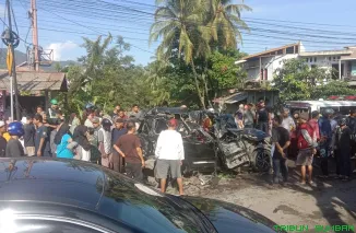 Kecelakaan beruntun di kawasan Jembatan Padang Besi, Kota Padang, Sumatra Barat, Minggu (10/5/2026). (Foto: Ist)