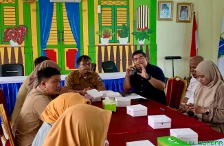 Ketua KIDKI Jakarta, Harry Ara Hutabarat, memberikan arahan saat kunjungan visitasi ke Kantor Kelurahan Cilandak Timur, Jakarta Selatan, Senin (25/5/2026). (Foto: Ist)