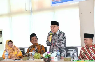 Wakil Wali Kota Padang Maigus Nasir (kedua dari kiri) memberikan sambutan saat membuka Rapat Kerja (Raker) dan Silaturahmi Forum Pembauran Kebangsaan (FPK) Kecamatan Kuranji di Aula Kantor Camat Kuranji, Padang, Sabtu (9/5/2026). (Foto: Ist)