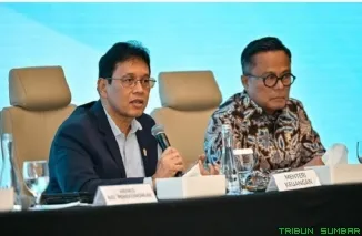 Menteri Keuangan Purbaya Yudhi Sadewa, dan Kepala Badan Pengaturan BUMN Donny Oskaria memberikan keterangan pers terkait penerapan kebijakan ekspor satu pintu di Jakarta, Minggu (31/5/2026). (Foto: Ist)