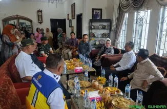 Menteri Pekerjaan Umum (PU), Dody Hanggodo, didampingi Bupati Tanah Datar Eka Putra, saat meninjau langsung lokasi pembangunan Sekolah Rakyat di Nagari Tanjung Alam, Kabupaten Tanah Datar, Kamis (21/5/2026). (Foto: Ist)
