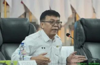Asisten Perekonomian dan Pembangunan Setda Solok Selatan sekaligus Wakil Ketua Satuan Tugas MBG, Taufik Effendi, memimpin Rapat Evaluasi Pelaksanaan Program MBG di Aula Sarantau Sasurambi Kantor Bupati Solok Selatan, Rabu (13/5/2026). (Foto: Ist)