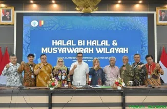 Ketua IASMA 1 Landbown terpilih Zefnihan dan Kepala SMAN 1 Bukittinggi Hernandar saat menghadiri Muswil IASMA 1 Landbown Sumbar di Auditorium Istana Gubernur, Minggu (3/5/2026). (Foto: Ist)