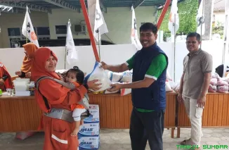 Kegiatan bazar dan pasar tani dalam rangka peringatan Milad ke-24 PKS di halaman Kantor DPD PKS Rawang Painan, Minggu (17/5/2026). (Foto: Ist)