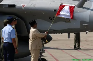 Presiden RI Prabowo Subianto (tengah) meresmikan alutsista baru TNI AU di Lanud Halim Perdanakusuma, Jakarta, Senin (18/5/2026). (Foto: Ist)