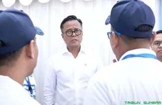 Kepala BP BUMN sekaligus COO Danantara, Dony Oskaria, meninjau kawasan Tambak Budidaya Udang Berbasis Kawasan (BUBK) di Kebumen, Jawa Tengah, Sabtu (23/5/2026). (Foto: Ist)