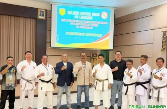 Ketua Umum PB Lemkari Mayjen TNI Mar (Purn) Bambang Sutrisno didampingi Ketua Dewan Guru yang baru, Drs. H. Firdaus Ilyas, MM, usai menggelar seleksi di Pusdikku Ditkuad, Bandung, Jawa Barat, Jumat (8/5/2026). (Foto: Ist)