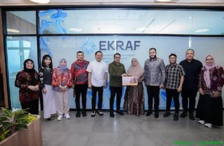 Wali Kota Padang Fadly Amran didampingi Wakil Ketua DPRD Sumbar Nanda Satria saat melakukan audiensi bersama Menteri Ekonomi Kreatif Teuku Riefky Harsya di Kantor Kementerian Ekraf, Jakarta, Kamis (7/5/2026). (Foto: Ist)