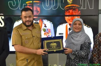 Wali Kota Padang, Fadly Amran, berbincang dengan Rektor ITP Prof. Maidiawati usai melakukan pertemuan strategis di Gedung Putih Rumah Dinas Wali Kota Padang, Selasa (19/5/2026). (Foto: Ist)