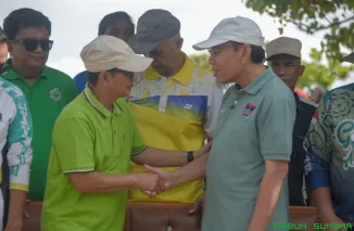Wakil Wali Kota Padang Maigus Nasir (tengah) memberikan arahan saat menghadiri kegiatan Reses III Anggota DPRD Kota Padang Yosrizal Effendi di kawasan Jalan Samudera, Padang Barat, Minggu (3/5/2026). (Foto: Ist)