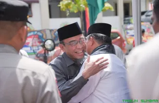 Wakil Wali Kota Padang, Maigus Nasir (tengah), memberikan sambutan saat pembukaan MTQN ke-42 tingkat Kecamatan Lubuk Kilangan di Masjid Baitussalam, Kelurahan Banda Buek, Selasa (20/5/2026). (Foto: Ist)
