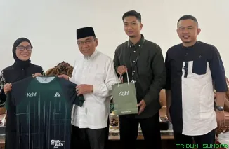 Wakil Wali Kota Padang, Maigus Nasir, dengan perwakilan PT Paragon Technology and Innovation di Rumah Dinas Wawako Padang, Jumat (22/5/2026). (Foto: Ist)