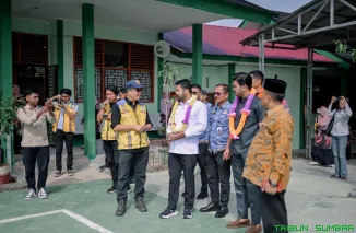 Anggota Komisi V DPR RI, Zigo Rolanda, meninjau langsung pelaksanaan Program Hasil Terbaik Cepat (PHTC) di MTsN 2 Solok Selatan, Kecamatan Sangir, Kamis (30/4/2025). (Foto: Ist)